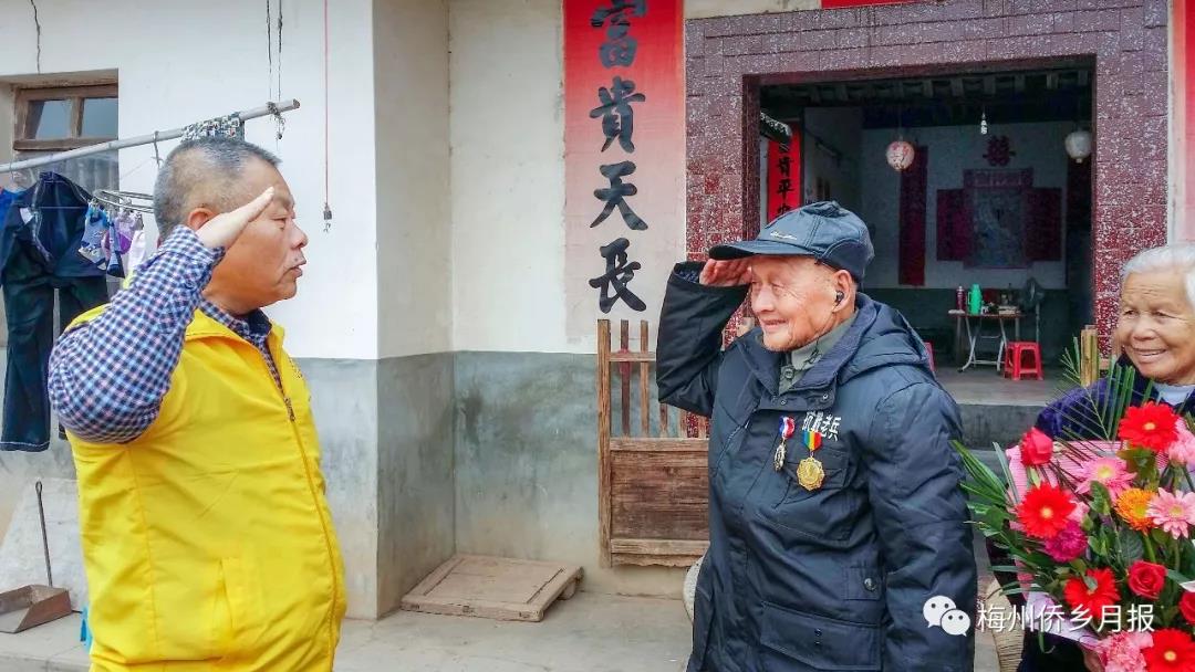 李建華與抗戰(zhàn)老兵的故事：為英雄盡孝道，為后世傳善行